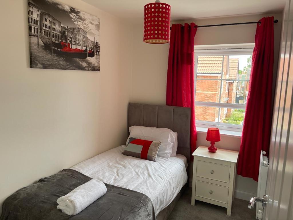 Stunning 3-Bed Risa House In Beeston Nottingham Exterior photo